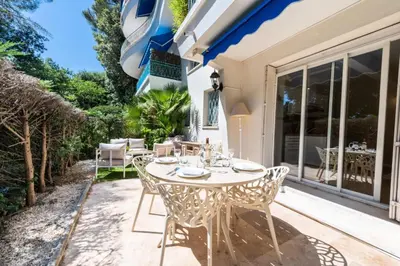 a table and chairs on the patio of a house at Résidence 2p Rez-de-jardin Au Calme – Cadre Paisible - 2P Rez-de-jardin au calme – Cadre Paisible MAE-3313 in Cannes