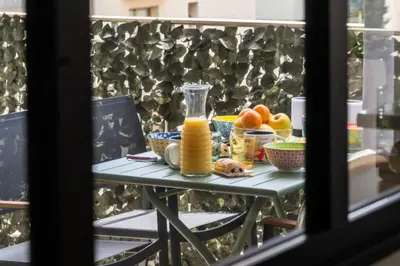 a table with food and orange juice on it at Résidence 2p Terrasse – Palm Beach, Proche Plages - 2P Terrasse – Palm Beach, Proche Plages MAE-2753 in Cannes