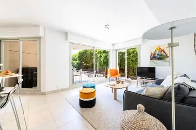 a living room with a couch and a table at Résidence 2p Rez-de-jardin Avec Piscine – Calme, Parking Privé - 2P Rez-de-jardin avec piscine – Calme, Parking privé MAE-2133 in Cannes