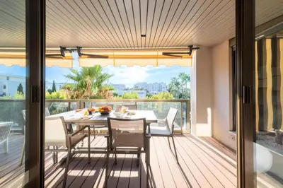 a dining room with a table and chairs on a balcony at Résidence Beau 3p, Vue Mer, Plages à Pied - Beau 3P, Vue Mer, Plages à pied MAE-3553 in Cannes