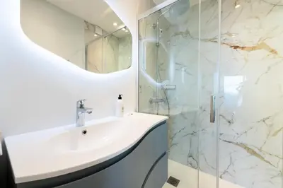 a bathroom with a sink and a shower at Résidence Beau 3p, Vue Mer, Plages à Pied - Beau 3P, Vue Mer, Plages à pied MAE-3553 in Cannes