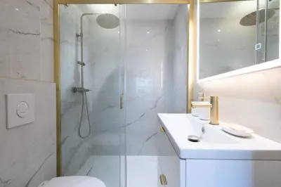 a bathroom with a shower and a toilet and a sink at Résidence 2p Au Calme, Proche Plages Et Centre Ville - 2P au Calme, proche Plages et Centre ville MAE-5693 in Cannes