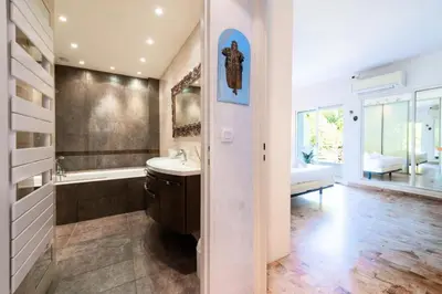 a bathroom with a tub and a sink and a bath tub at Résidence 3p Vue Panoramique - Dernier Étage, Cannes - 3P Vue Panoramique - Dernier Étage, Cannes MAE-3933 in Cannes