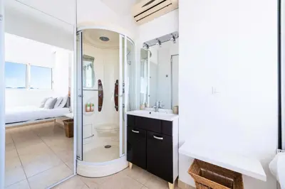 a bathroom with a shower and a sink at Résidence 3p Vue Panoramique - Dernier Étage, Cannes - 3P Vue Panoramique - Dernier Étage, Cannes MAE-3933 in Cannes