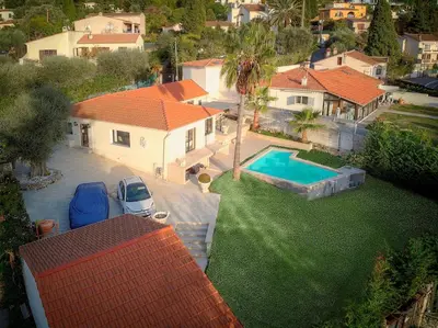 an aerial view of a house with a swimming pool at FRGK Villa Contemporaine Studio Indépendant Piscine, Calme Vue Dégagée in Le Cannet