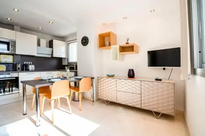 a kitchen and dining room with a table and chairs at Résidence 3p De Style, Résidence Sécurisée Sur La Croisette - 3P de style, résidence sécurisée sur la Croisette MAE-1993 in Cannes