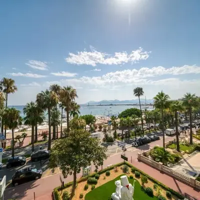 REF 1295 - Cannes Croisette - Sea view apartment for rent