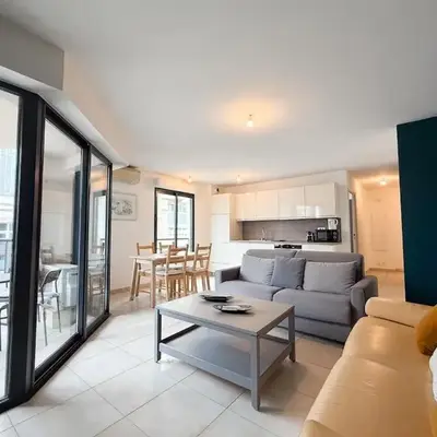 Charming Terrace Apartment with Garden Views - Cannes City Center