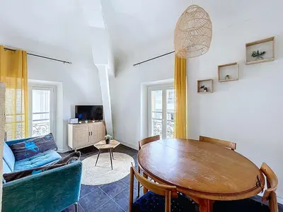 a living room with a table and a couch at Le Week 5 min Palais 3 bedrooms WIFI in Cannes