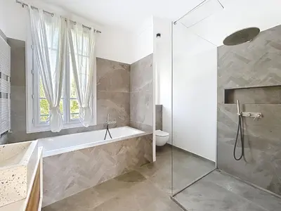 a bathroom with a tub and a shower and a toilet at Maison Noble in Cannes