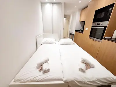 a bedroom with a bed with towels on it at Proche gare et commerces, 5min plage, 4 personnes - Palmazur Vacances in Cannes