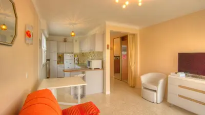 a room with a kitchen and a living room at Studio 3 étoiles Vue mer 150m Plages Parking Clim WIFI in Cannes