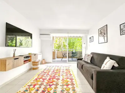 a living room with a couch and a rug at Cannes Estello - Comfortable accommodation Terrace Parking in Cannes