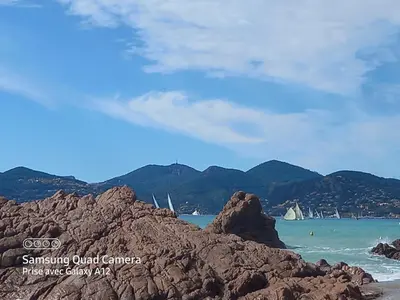 a view of the ocean from a rocky beach at Cannes superbe appt 3 pces Wi-Fi Clim Piscine Vue sur les îles et les Paquebots in Cannes