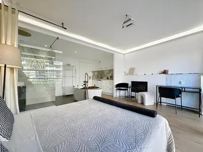 a white bathroom with a tub and a shower at StudioLuxCannes - Suite premium avec baignoire à Cannes, plage à 2 min et Palais des Festivals in Cannes