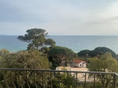 a view of the ocean from a balcony at Primavera in Cannes
