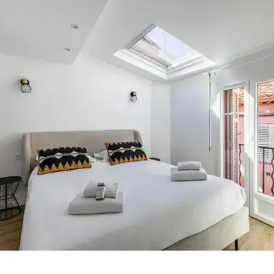 Bright Apartment Mezzanine in the Heart of Suquet