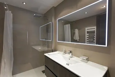 a bathroom with a sink and a mirror at 2 chambres au cœur de Cannes - Croisette et plages à 1 min in Cannes