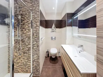 a bathroom with a toilet and a sink and a shower at Superbe appartement meublé Cannes centre in Cannes