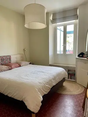 a bedroom with a large bed and a window at Terrasse des artistes - Appartement 2 pièces avec pergola in Cannes