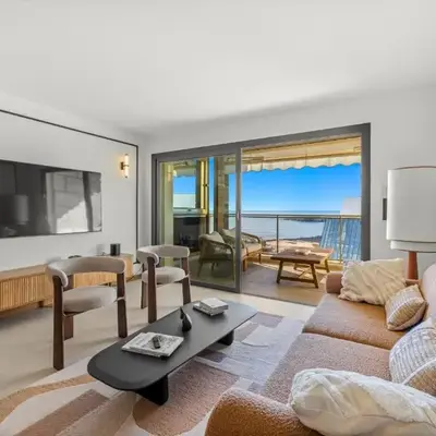 REF 2030 - Cannes Croisette - Sea view apartment for rent