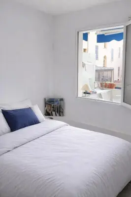a living room with a couch and a mirror at Cannes Centre Appartement Rénové avec Terrasse au Calme Plages & Croisette à Pied in Cannes