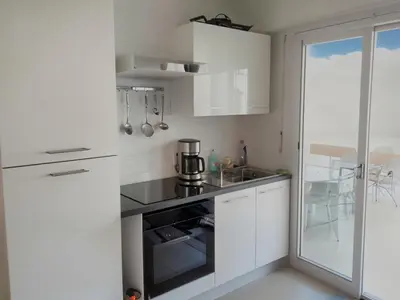 a white room with an arch shaped shelf at Cannes Centre Appartement Rénové avec Terrasse au Calme Plages & Croisette à Pied in Cannes