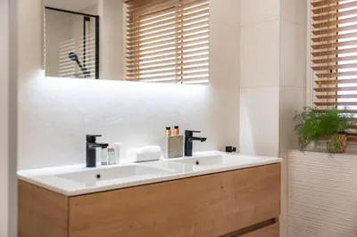 a bathroom with a white sink and a mirror at 2 pièces proche centre Cannes - Vue mer panoramique - Toit terrasse in Cannes