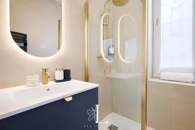 a bathroom with a sink and a shower at Les Lucioles 2 - Appartement Luxe Studio Balcon in Cannes
