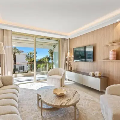REF 2042 - Cannes Croisette - Apartment for rent