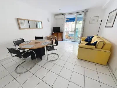 a living room with a table and a couch at 2 bedroom Pradignac 305 in Cannes
