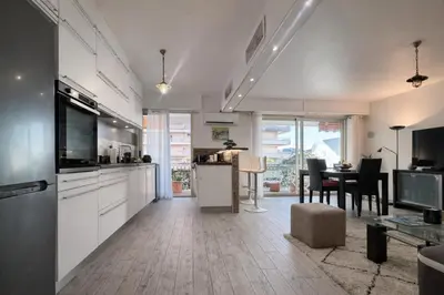 a living room with a couch and a table at Appartement une chambre - Cannes Suquet in Cannes