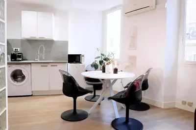 a kitchen with a table and chairs in a room at Au coeur du vieux Cannes - 2 pièces - 4 couchages - 500 m du Palais des Festivals in Cannes