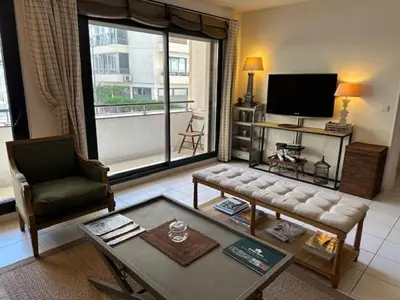 a living room with a couch and a television at Congress et Comfort in Cannes