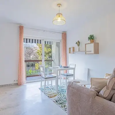 Studio avec balcon et parking proche plages
