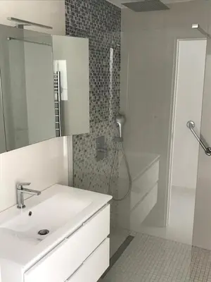a white bathroom with a sink and a shower at Elegance Cannoise, vaste terrasse in Cannes