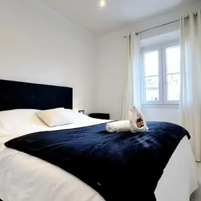 Charming one-bedroom flat on rue Hoche