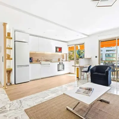 Lacour - 2 bedroom apartment - Large terrace - 2 min from the Croisette & beaches