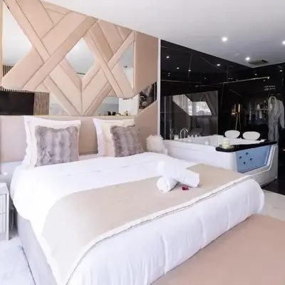 California Romantic Suite with Balneo