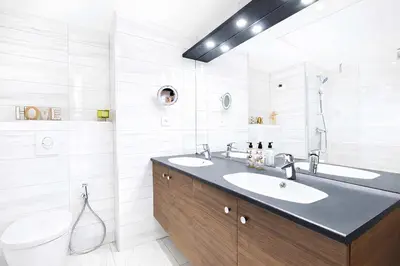 a bathroom with two sinks and a toilet at Sud Croisette - Proche Palais des Festivals in Cannes