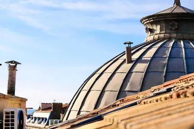 a building with a dome on top of it at Suite Azur - Appartement en plein centre de Cannes - Climatisation - Wifi - Proche du Palais des Festivals et des Commerces in Cannes