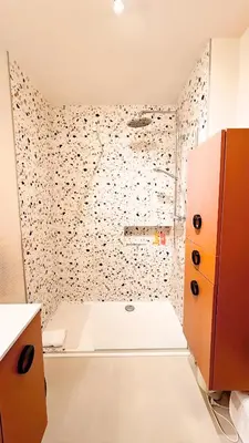 a bathroom with a wall with a patterned wall at Pointe Croisette, 2 chambres - Exclusivité Congrès - Palmazur Vacances in Cannes