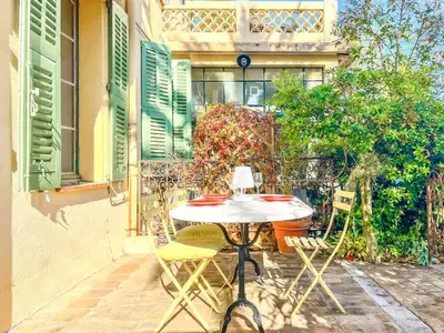 a table and chairs sitting on a patio at L'olivine - Paisible Loft avec terrasse Cannes in Cannes