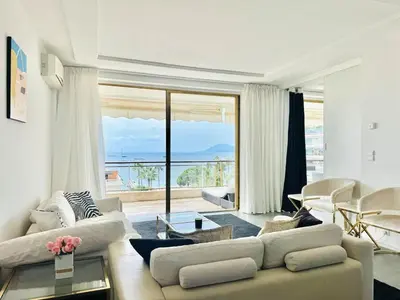 Gallery image of L'Horizon Croisette - 1 chambre Terrasse vue Mer in Cannes