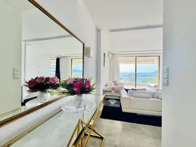 Gallery image of L'Horizon Croisette - 1 chambre Terrasse vue Mer in Cannes
