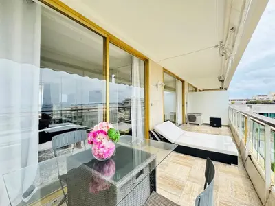 Gallery image of L'Horizon Croisette - 1 chambre Terrasse vue Mer in Cannes