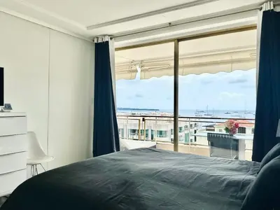 Gallery image of L'Horizon Croisette - 1 chambre Terrasse vue Mer in Cannes