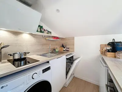 a kitchen with a sink and a dishwasher at 31m2 - appartement en plein centre-ville in Cannes