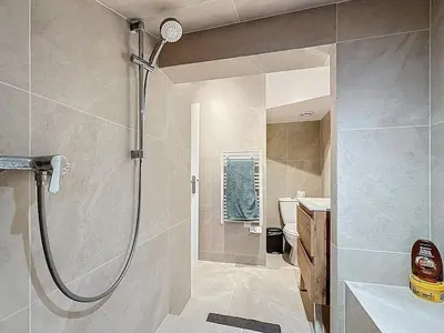 a bathroom with a shower and a sink at 31m2 - appartement en plein centre-ville in Cannes