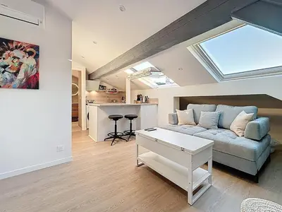 a living room with a couch and a table at 31m2 - appartement en plein centre-ville in Cannes
